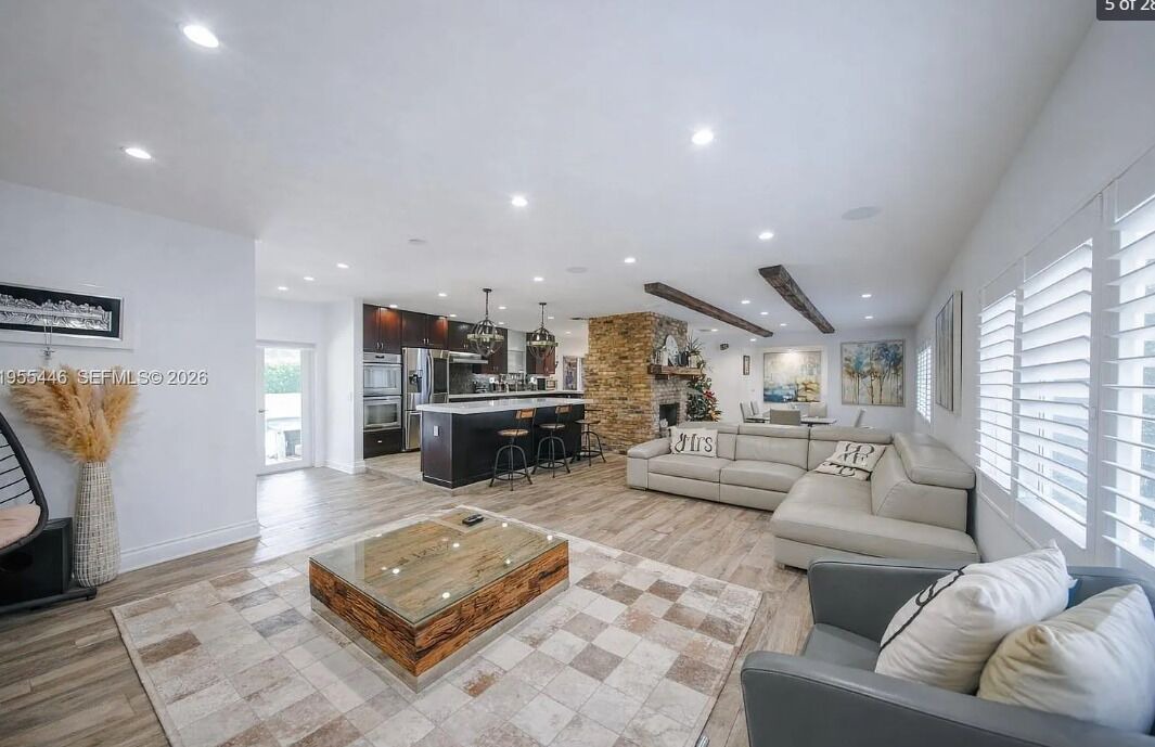 Photo of Livingroom in Ludlam