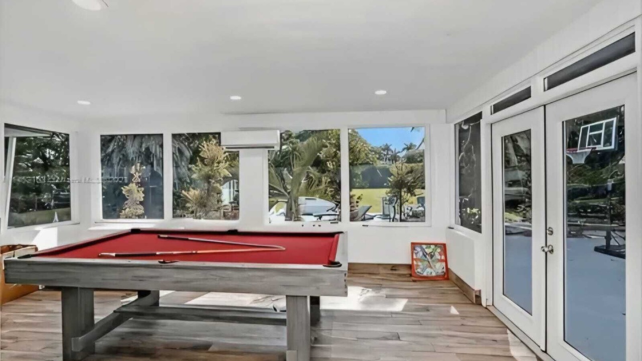 Photo of Bedroom in Ludlam