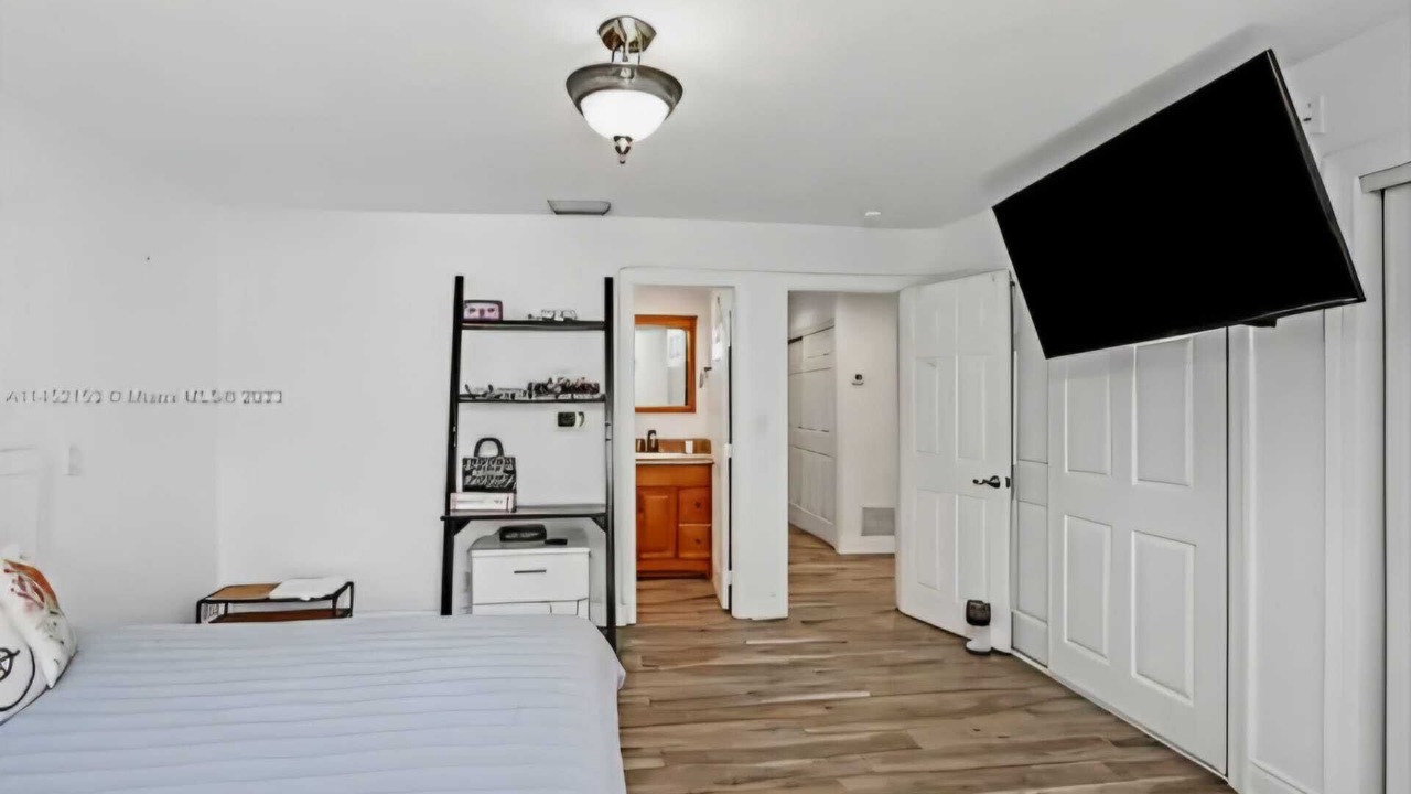 Photo of Bedroom in Ludlam