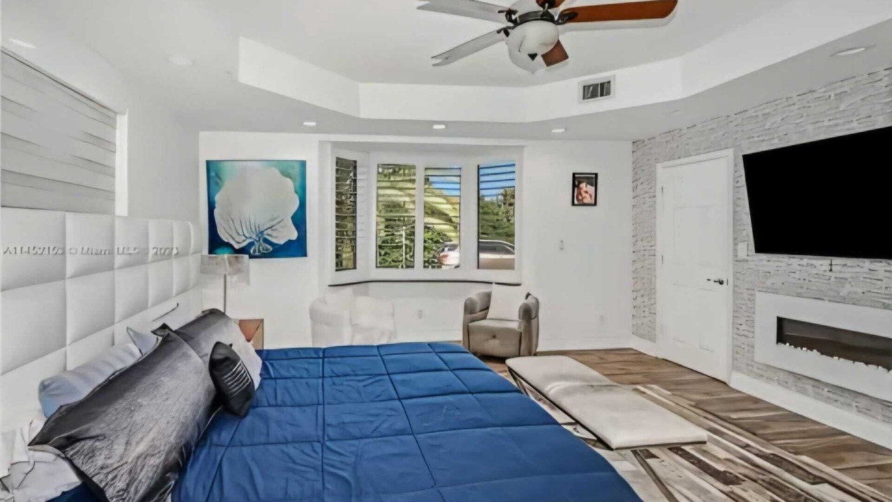 Photo of Bedroom in Ludlam