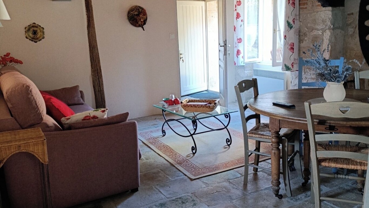 Photo of Livingroom in Castelnau-de-Montmiral