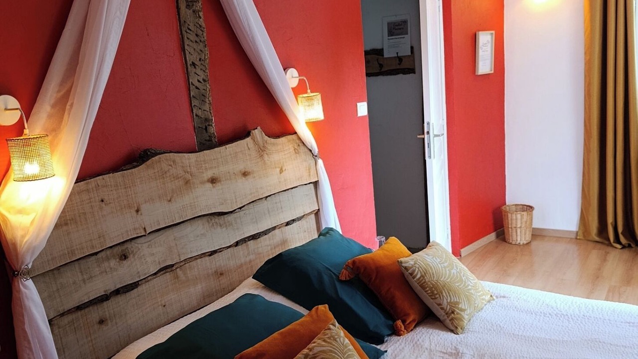 Photo of Bedroom in Castelnau-de-Montmiral