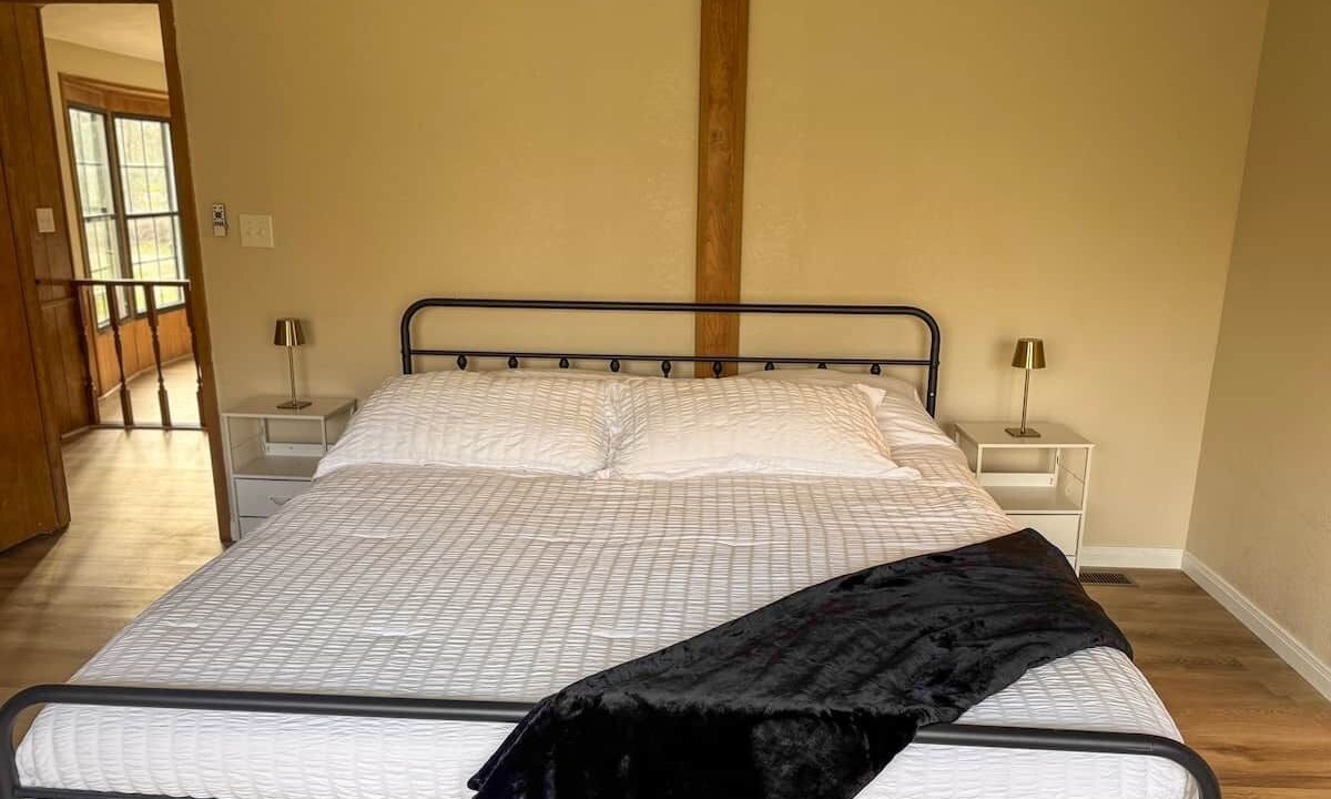 Photo of Bedroom in Damon