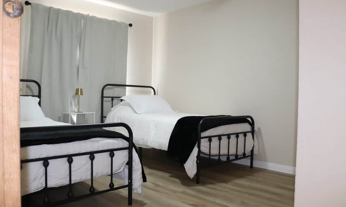 Photo of Bedroom in Damon