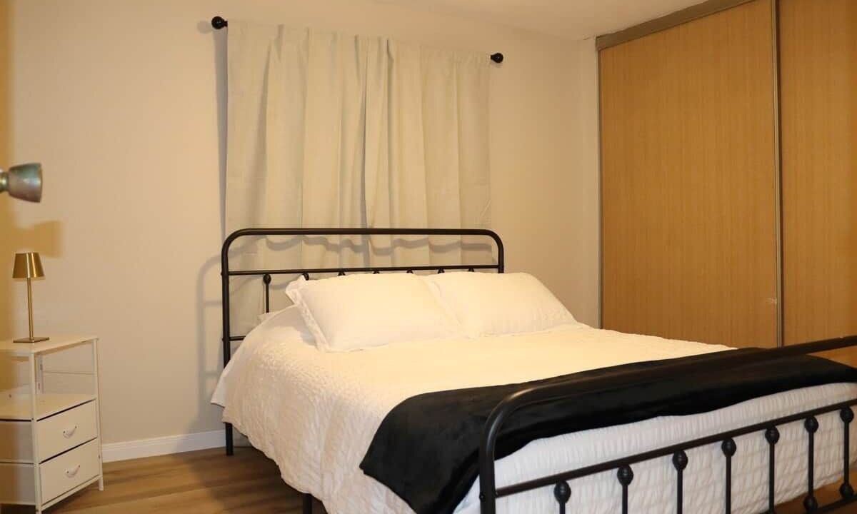 Photo of Bedroom in Damon
