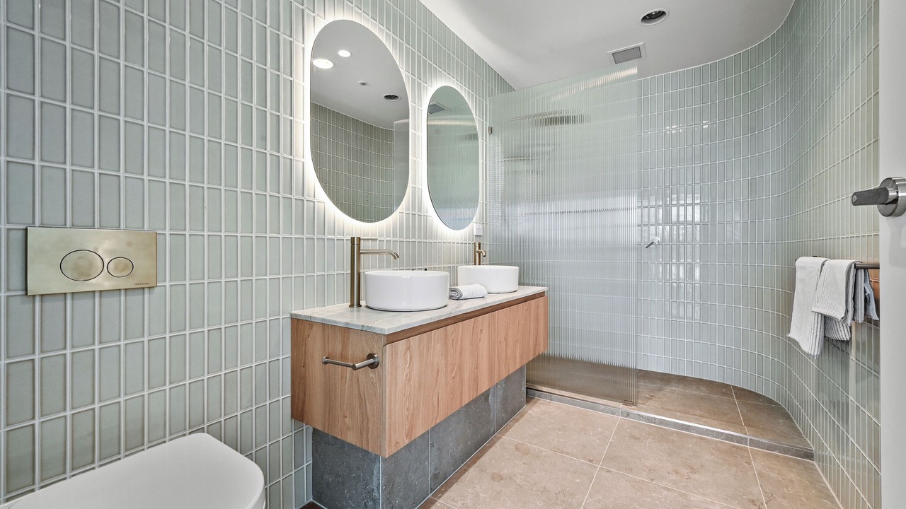 Photo of Bathroom in West Lakes Shore