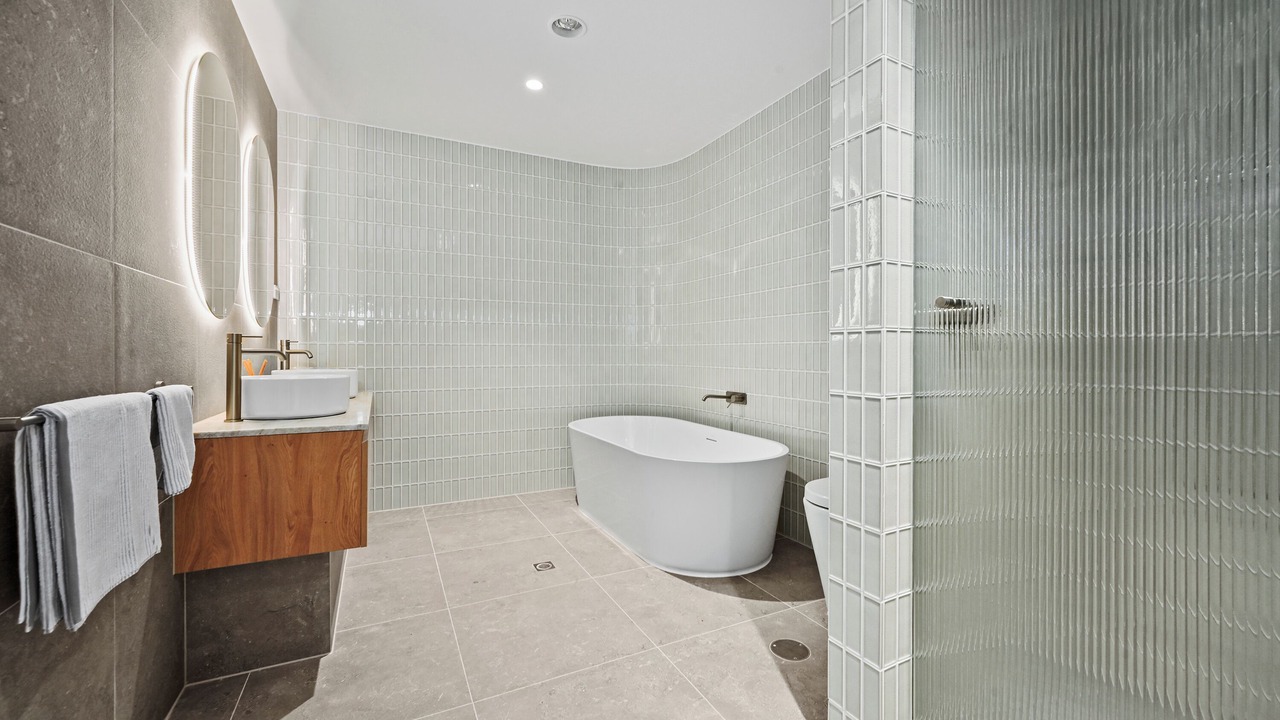 Photo of Bathroom in West Lakes Shore