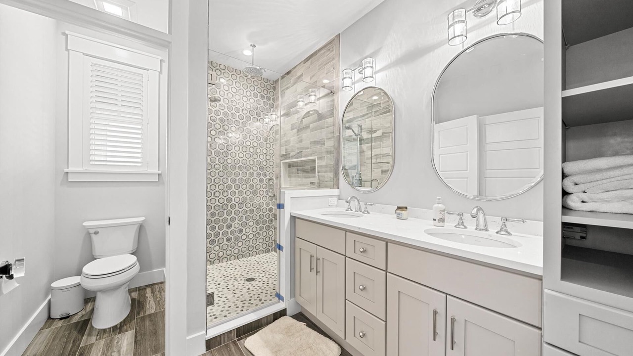 Photo of Bathroom in Avalon