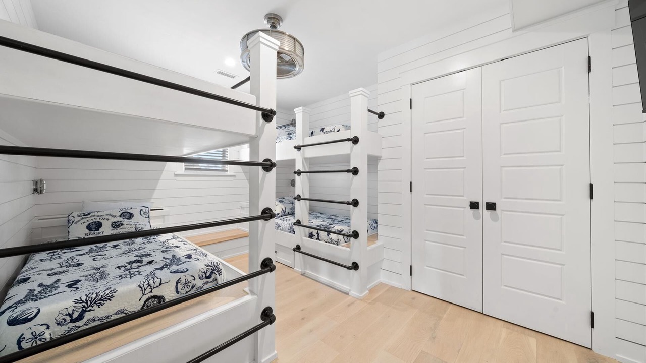 Photo of Bedroom in Avalon