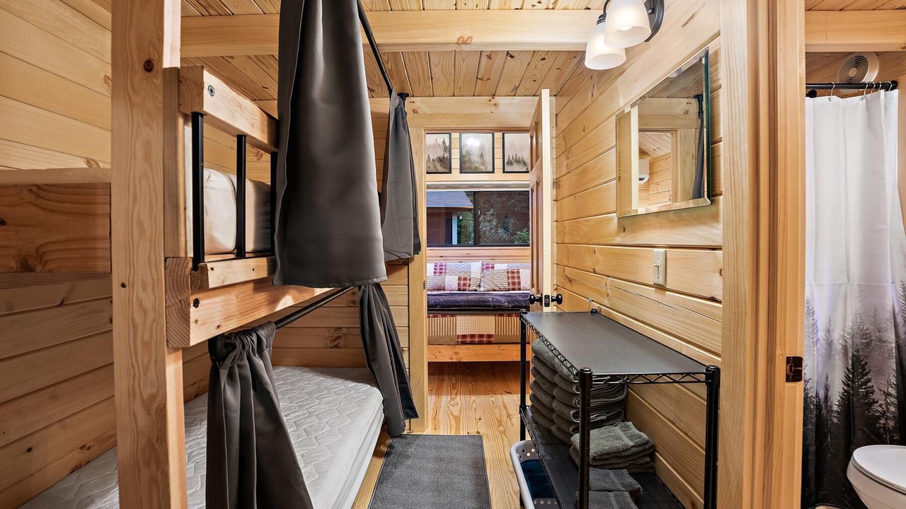 Photo of Bedroom in Paradise Estates