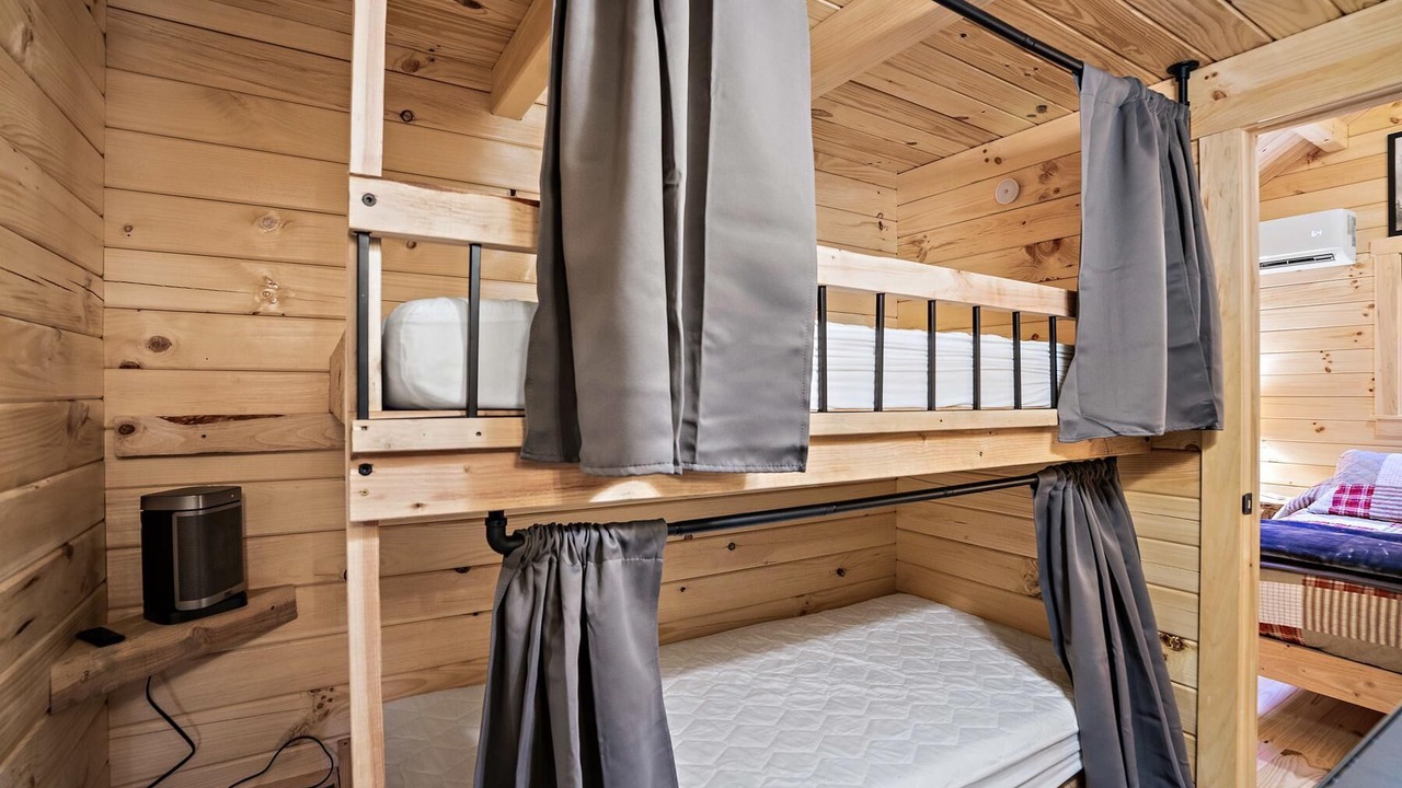 Photo of Bedroom in Paradise Estates