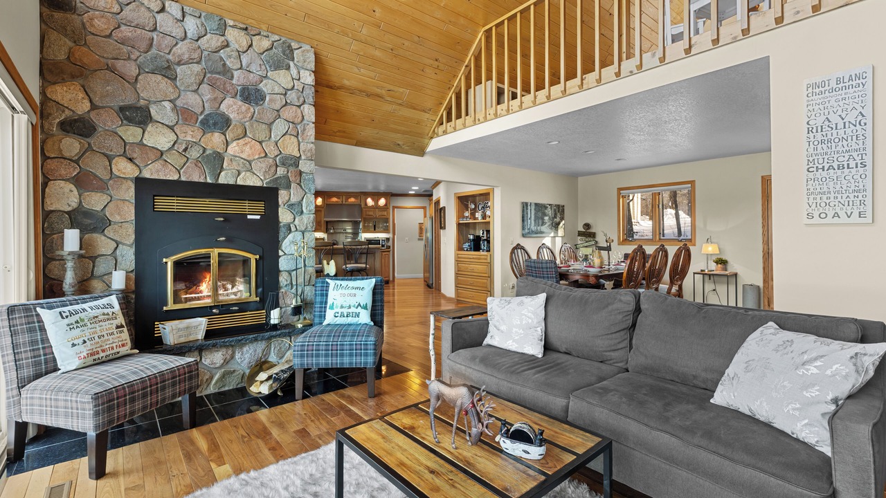 Photo of Livingroom in Fifty Lakes