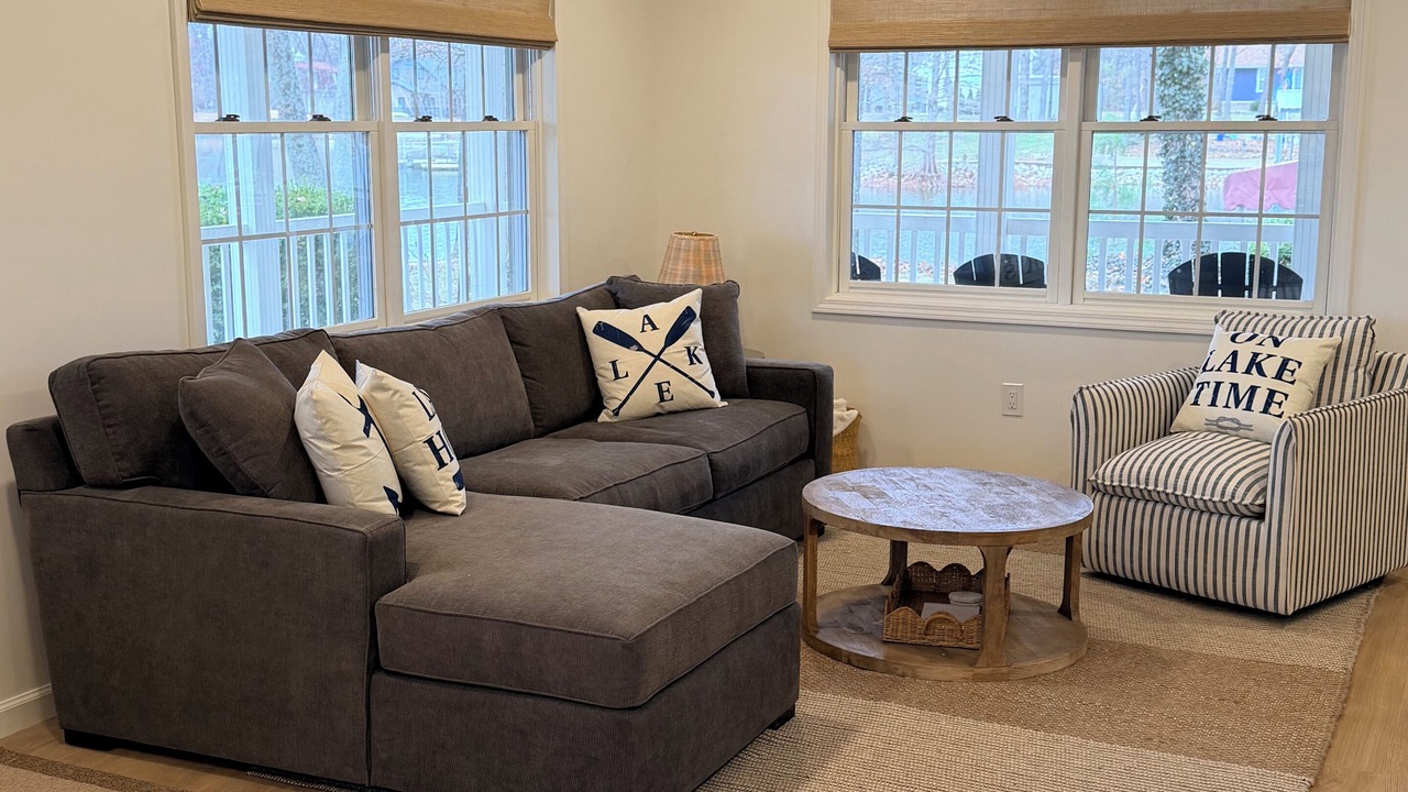 Photo of Livingroom in Dundas