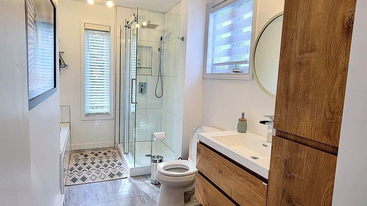 Photo of Bathroom in Larouche