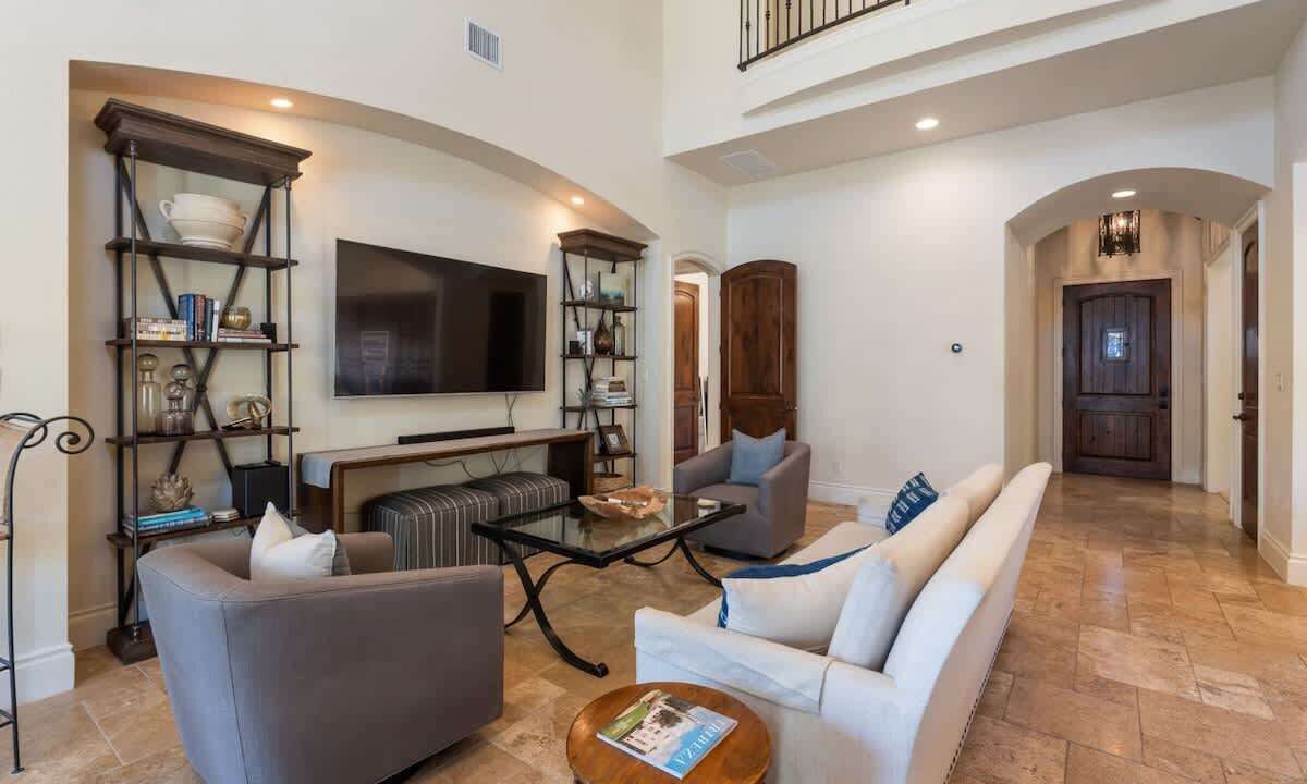 Photo of Livingroom in Rivercrest