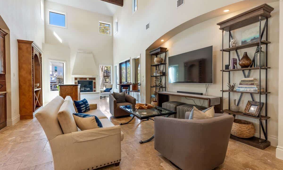 Photo of Livingroom in Rivercrest