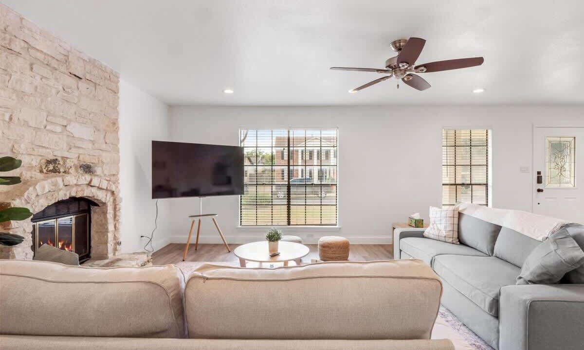 Photo of Livingroom in Springwoods