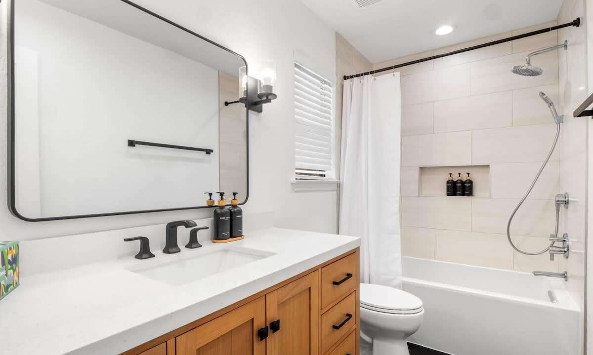 Photo of Bathroom in Springwoods