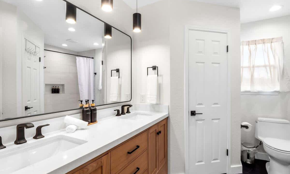 Photo of Bathroom in Springwoods