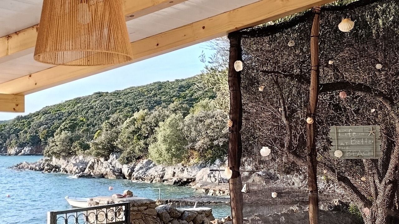 Photo of Outdoor in Ustrine