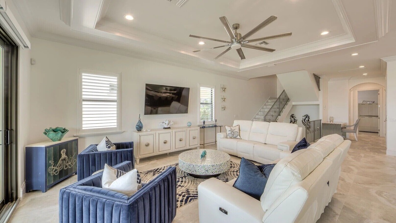 Photo of Livingroom in Mid Island
