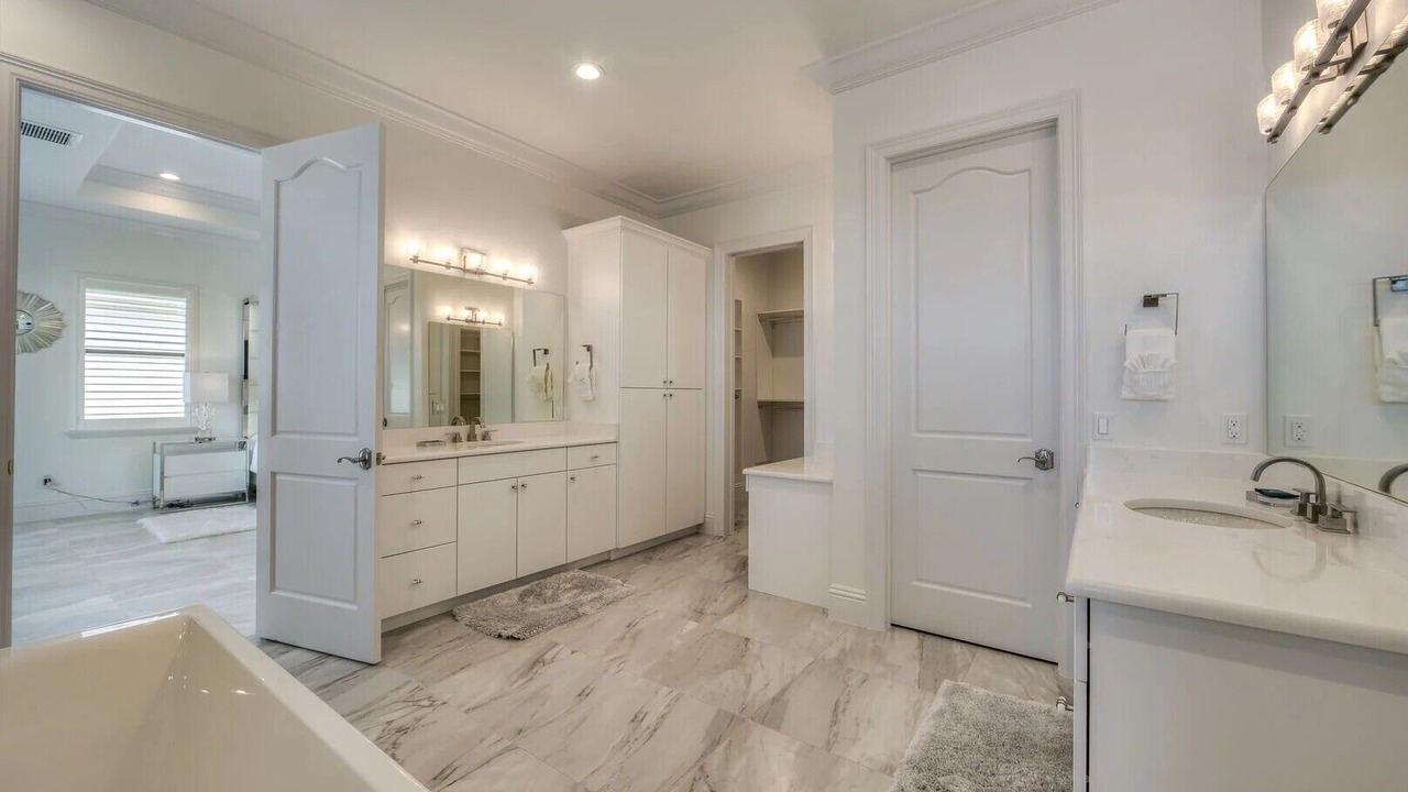 Photo of Bathroom in Mid Island