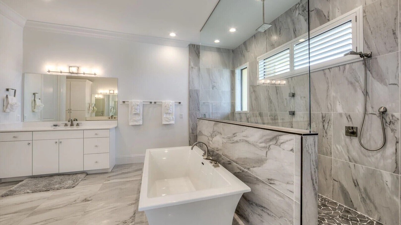 Photo of Bathroom in Mid Island