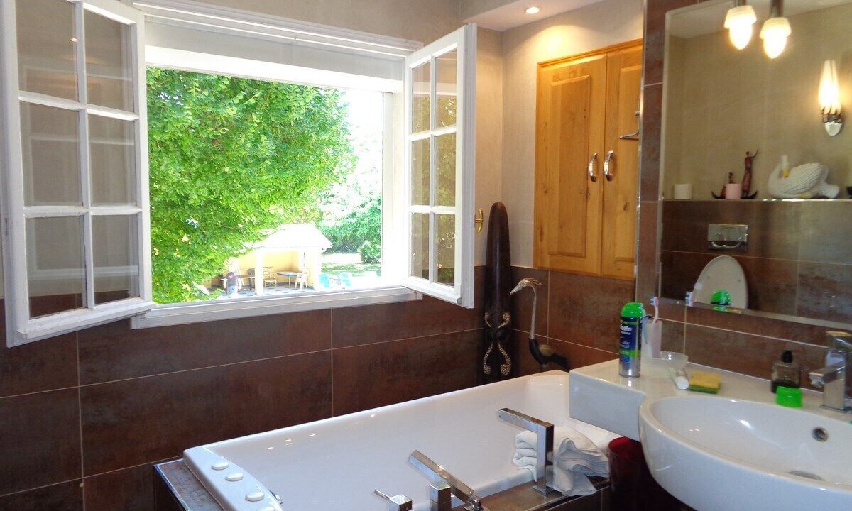 Photo of Bathroom in Entraigues-sur-la-Sorgue