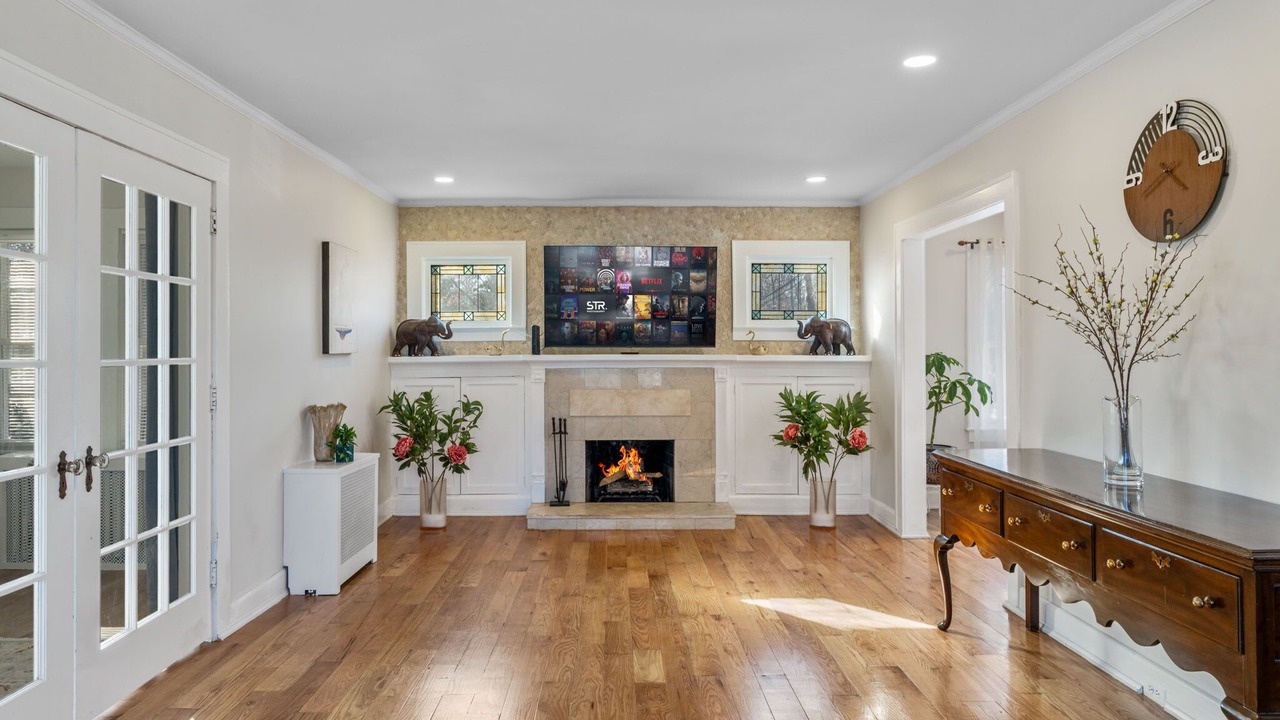 Photo of Livingroom in Teaneck