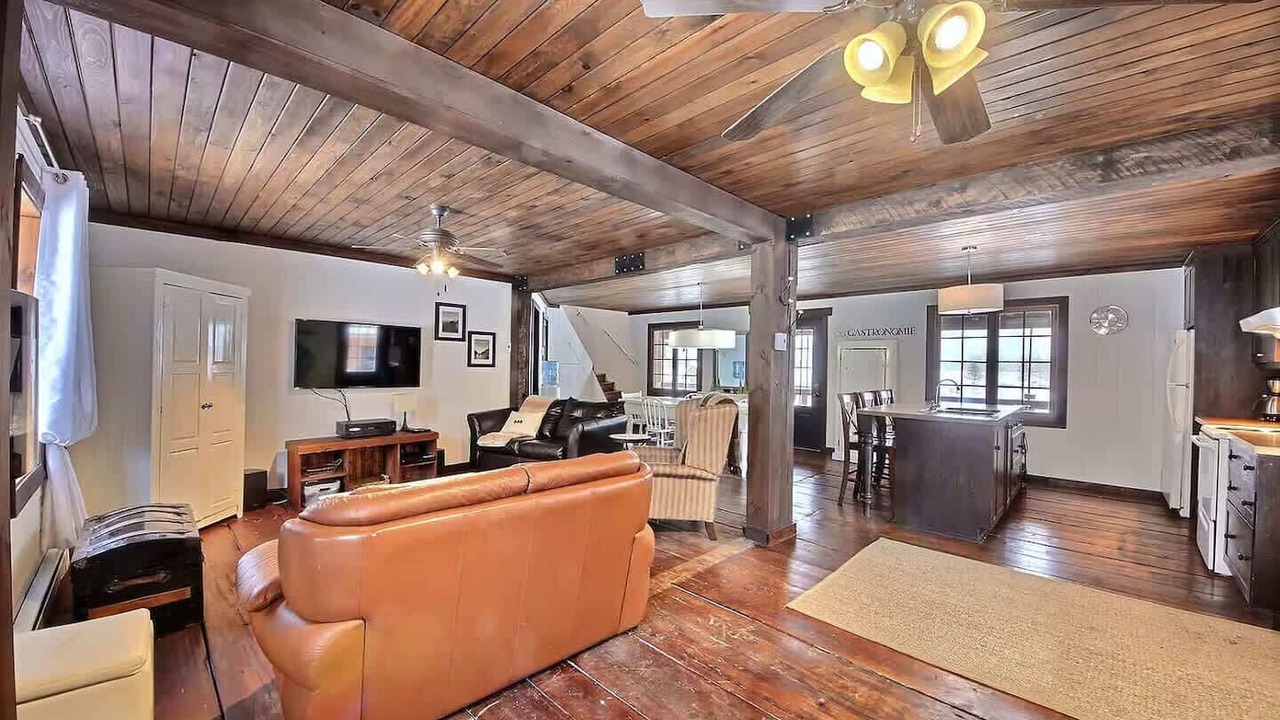 Photo of Livingroom in Jonquiere