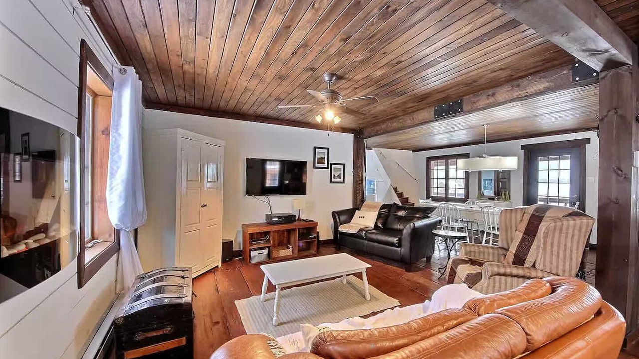 Photo of Livingroom in Jonquiere
