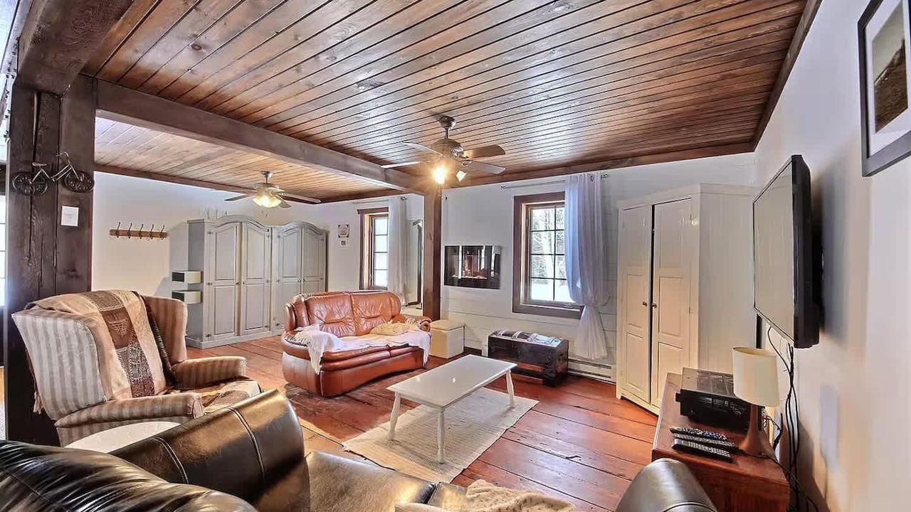 Photo of Livingroom in Jonquiere