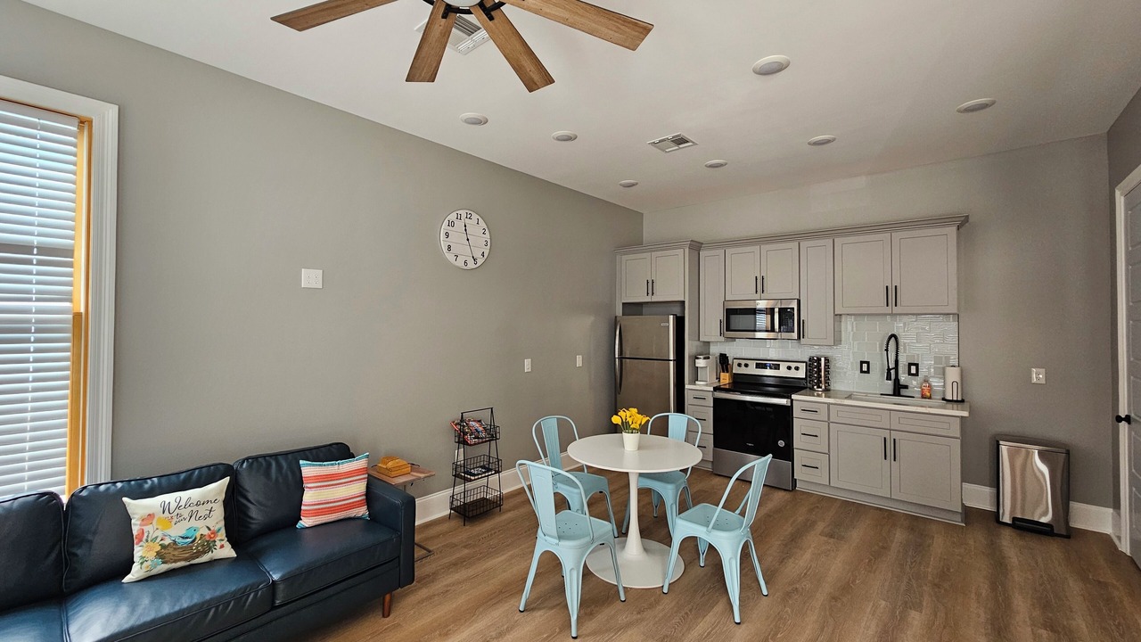 Photo of Livingroom in Seventh Ward