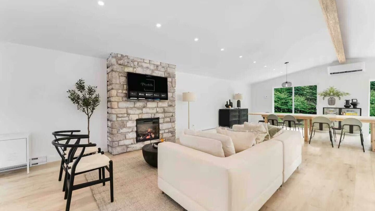Photo of Livingroom in Amherst