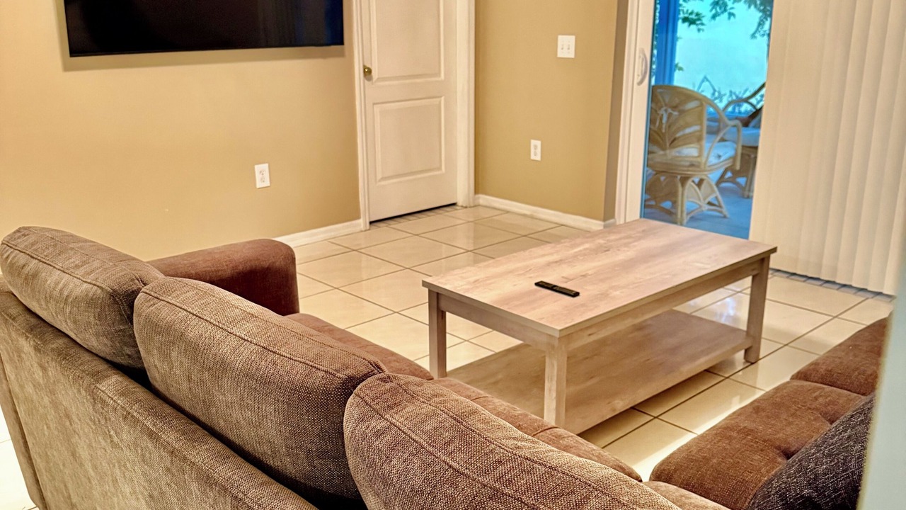 Photo of Livingroom in Lakeview Village