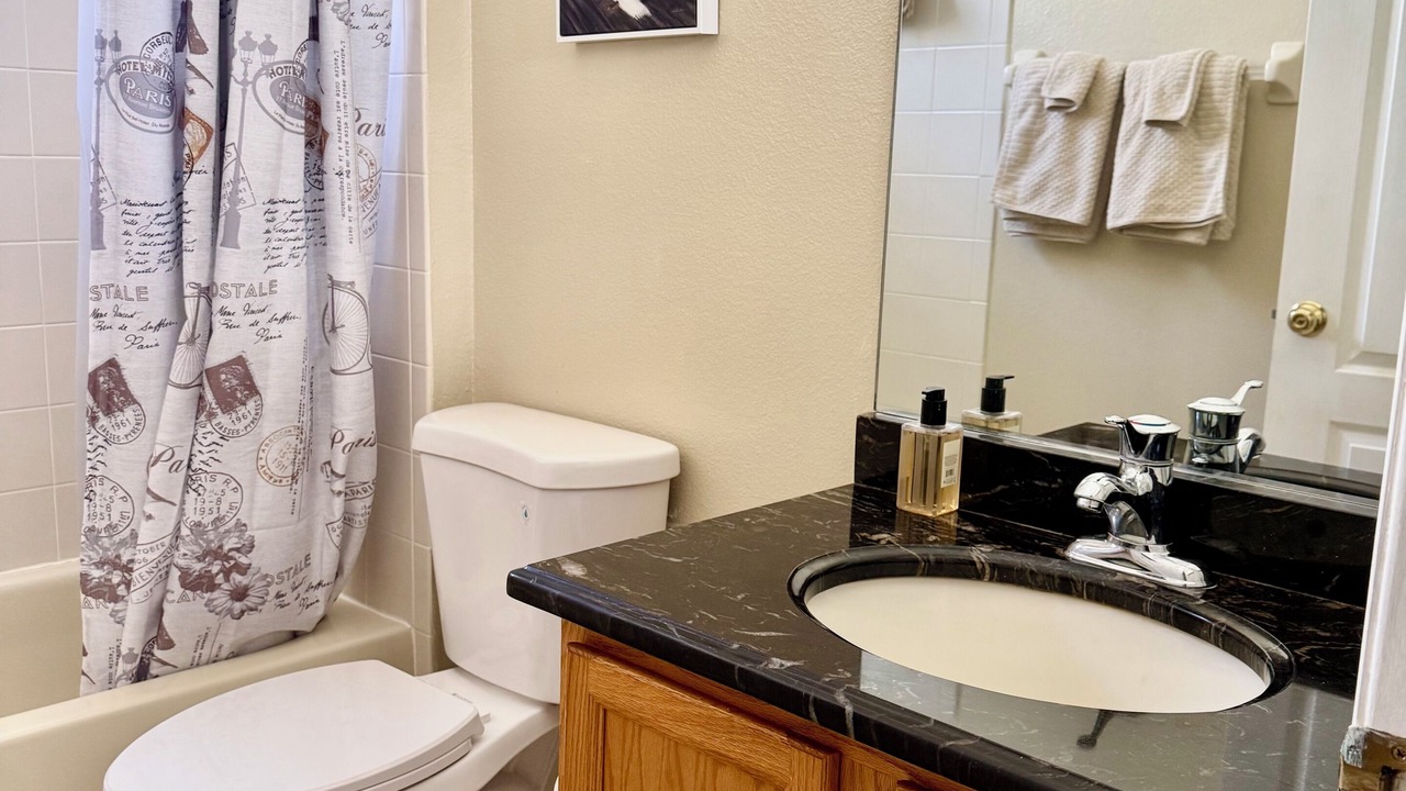 Photo of Bathroom in Lakeview Village