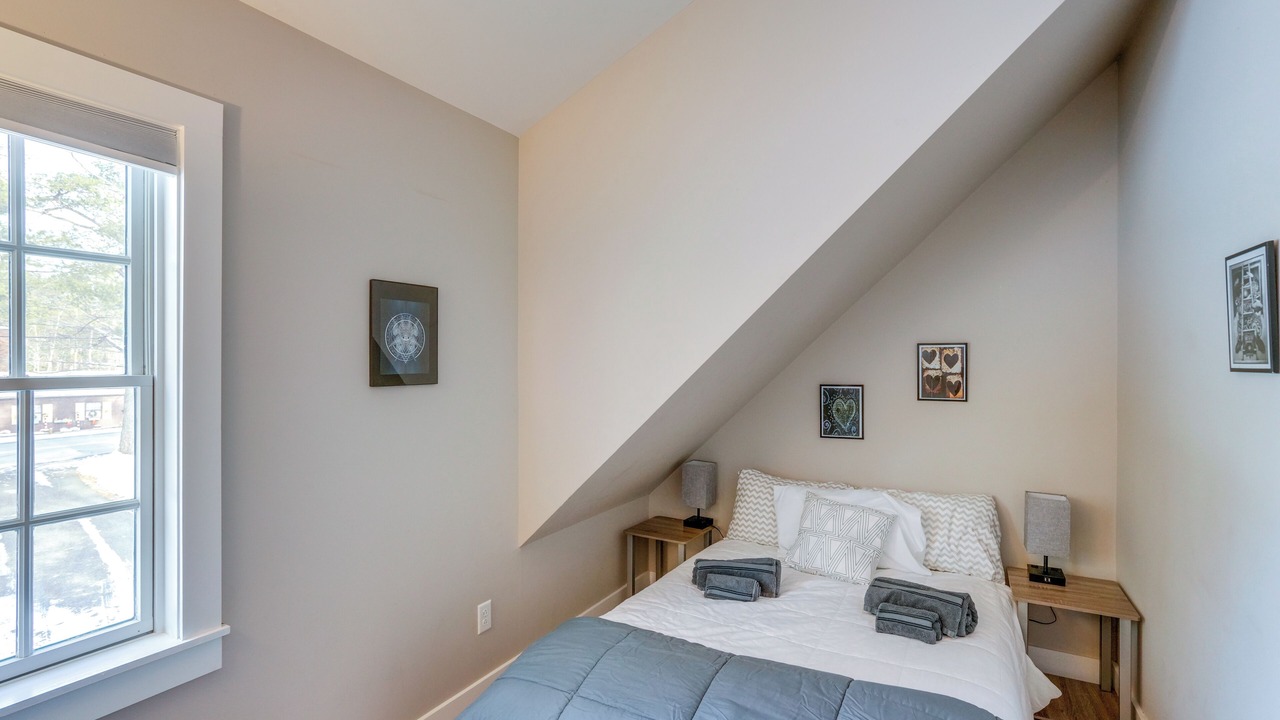 Photo of Bedroom in Lee