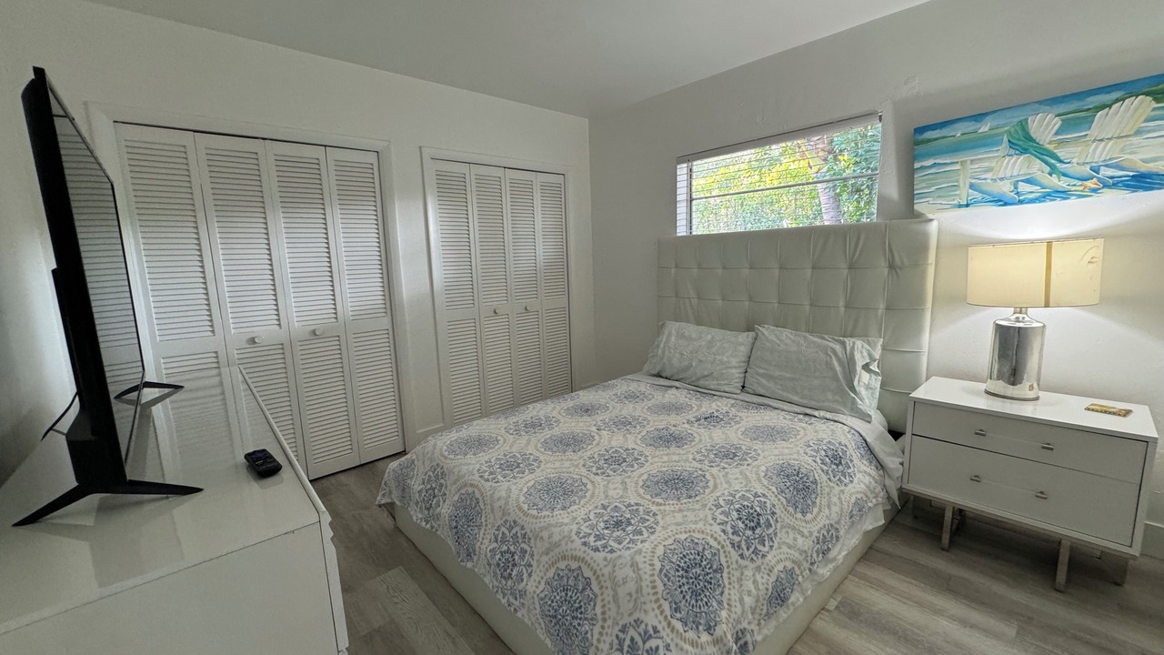 Photo of Bedroom in Central Oakland Park
