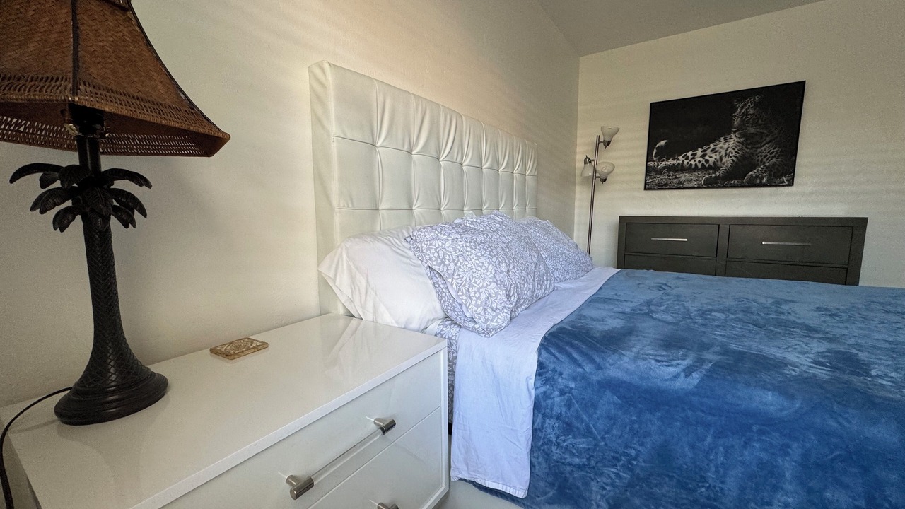 Photo of Bedroom in Central Oakland Park