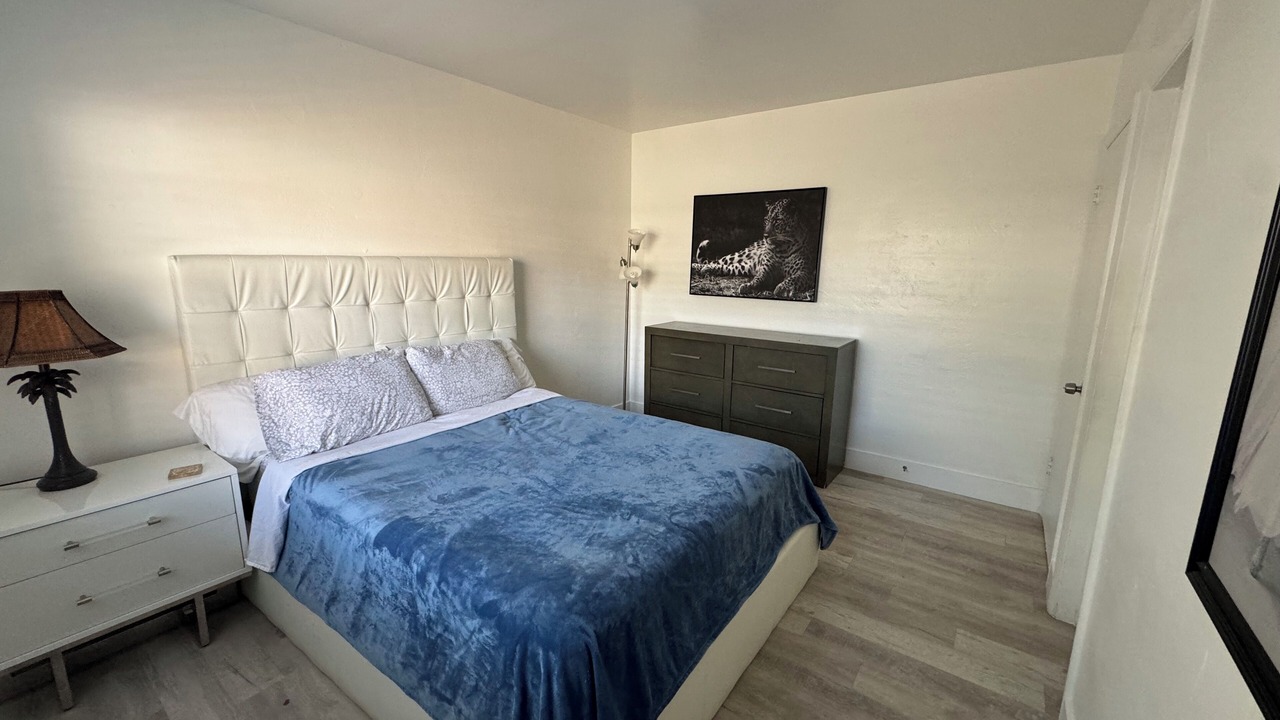 Photo of Bedroom in Central Oakland Park