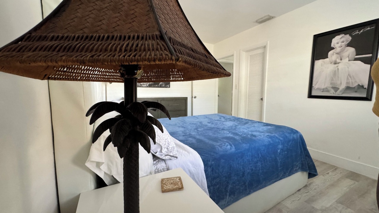 Photo of Bedroom in Central Oakland Park