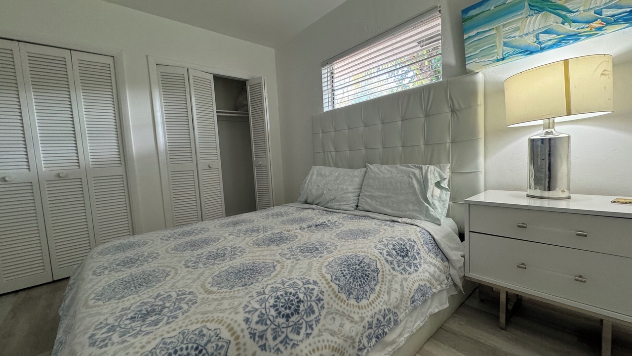 Photo of Bedroom in Central Oakland Park