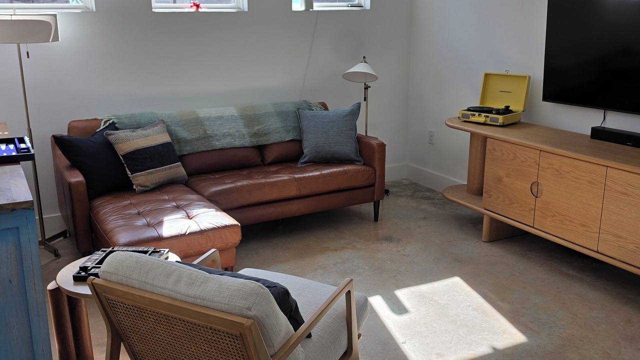 Photo of Livingroom in MLK