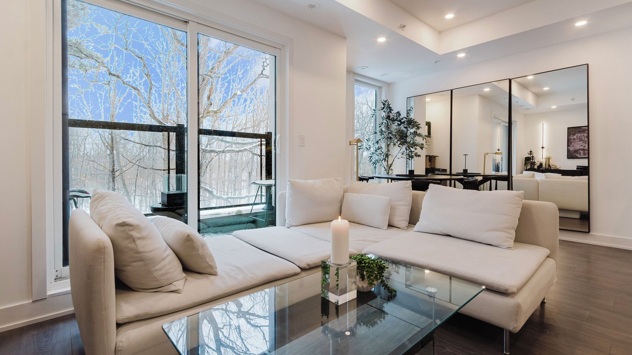 Photo of Livingroom in Erin Mills