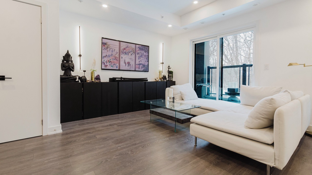 Photo of Livingroom in Erin Mills