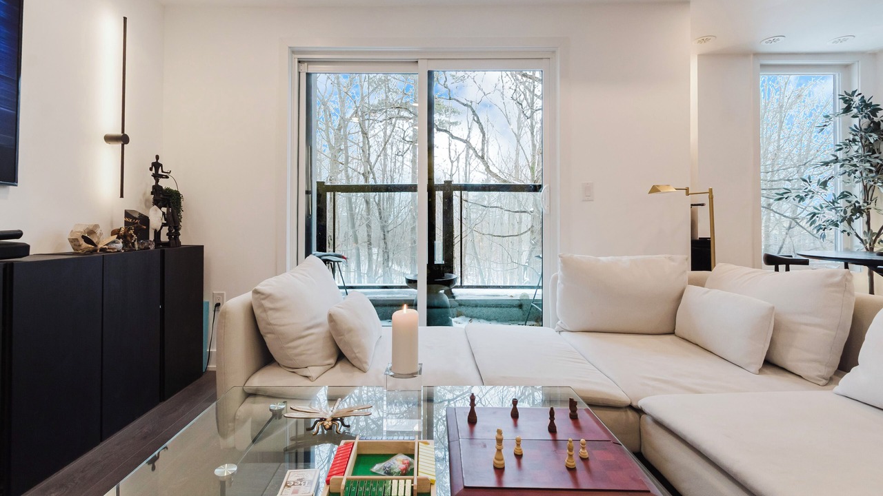 Photo of Livingroom in Erin Mills