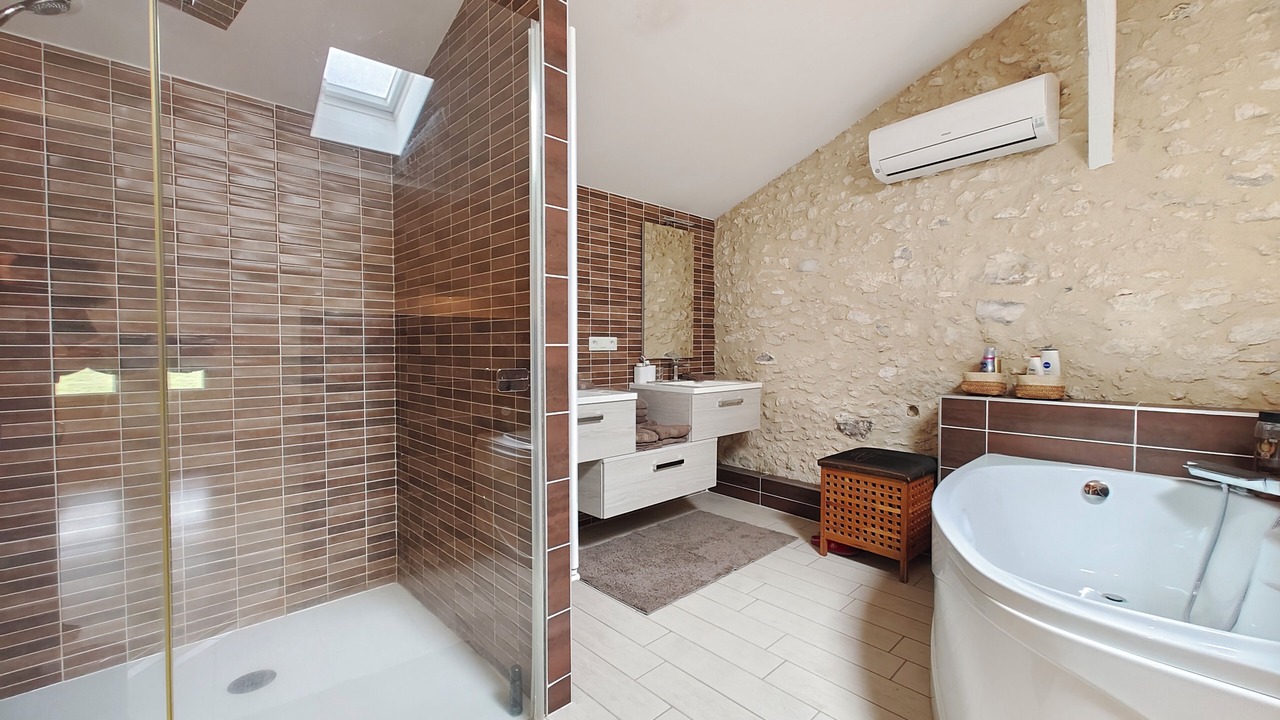Photo of Bathroom in Grateloup-Saint-Gayrand