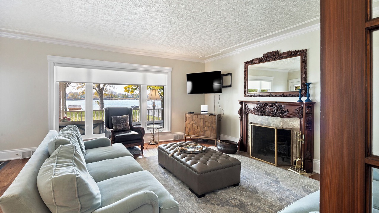 Photo of Livingroom in Amherstburg