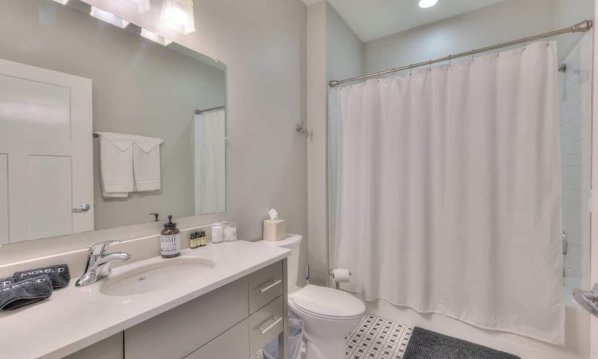Photo of Bathroom in 12 South
