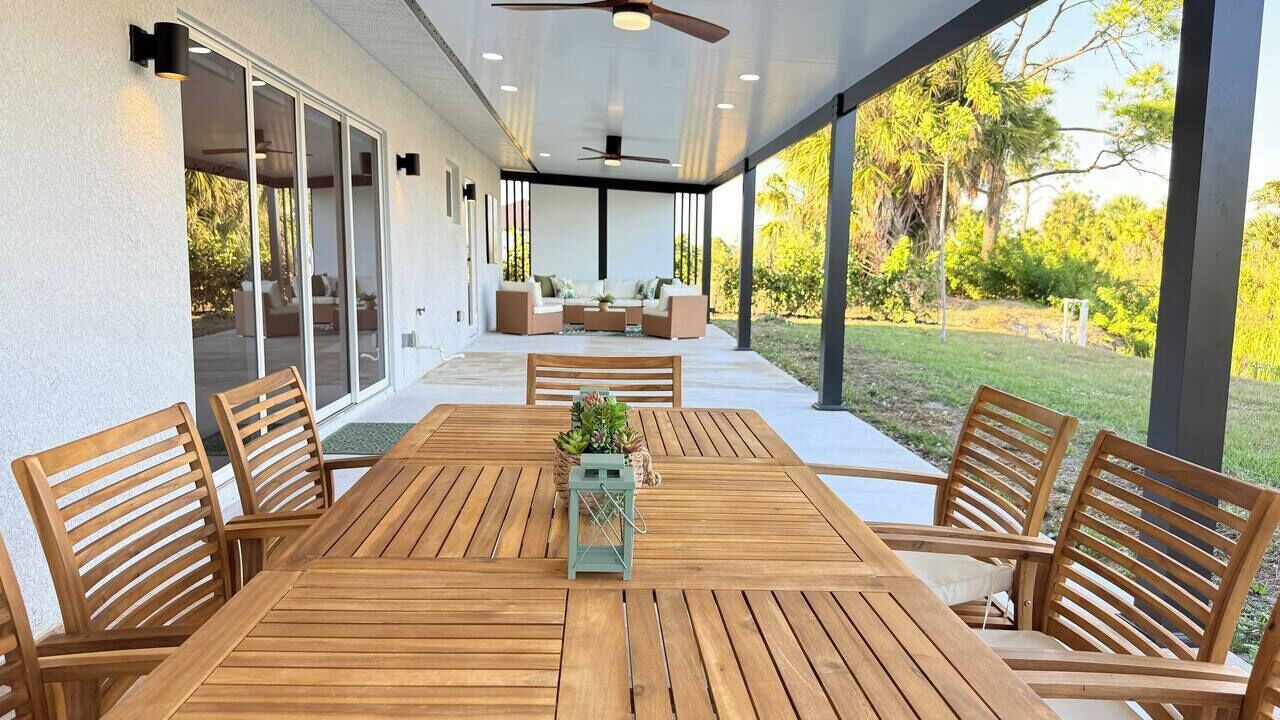Photo of Outdoor in Jacarandas